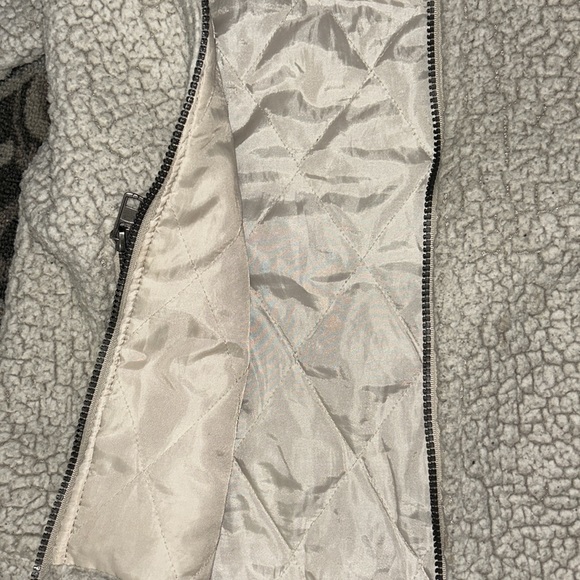 Soft Cream Sherpa Zip Up Lined Jacket (S/M) - Picture 4 of 5